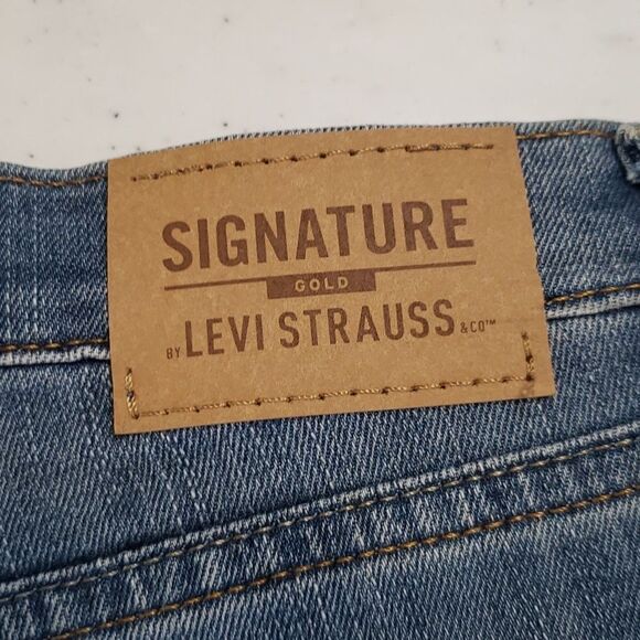 NWT Girls Signature Levi's GOLD Cuffed Bermuda Shorts Sz 10 - Picture 6 of 9